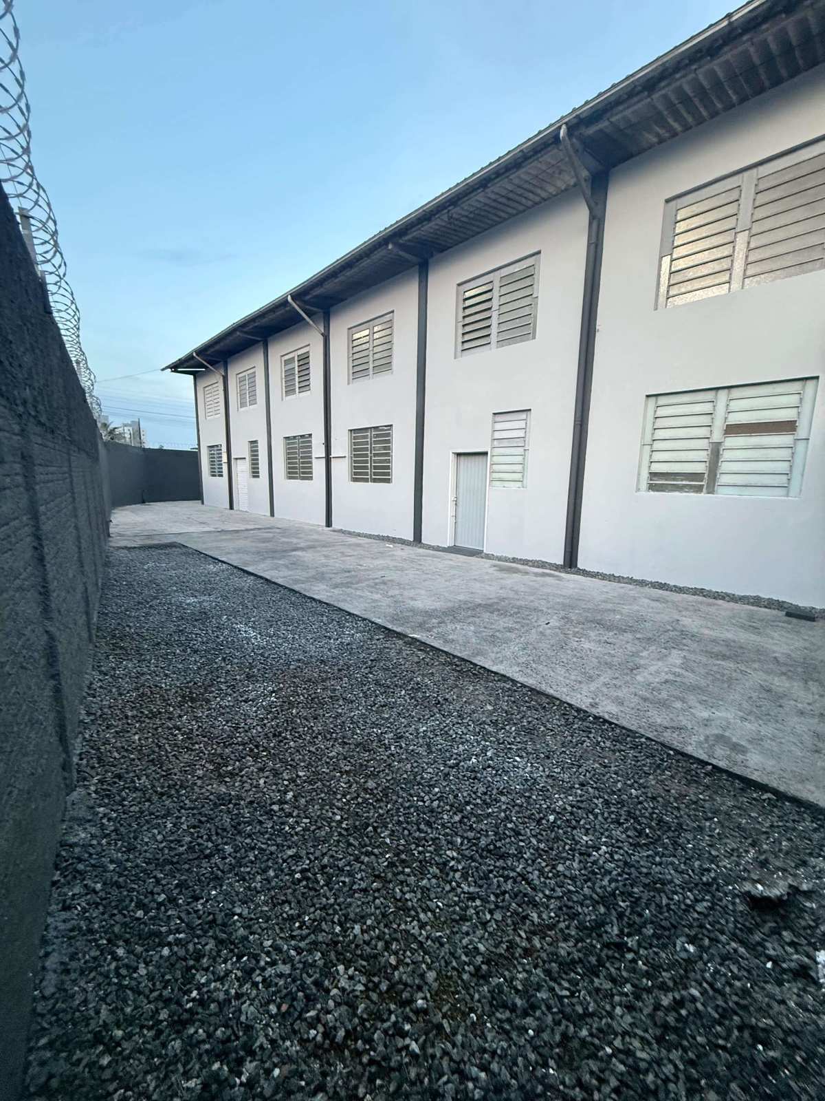  - Galpão para alugar em Joinville, Iririú, 289,94m²